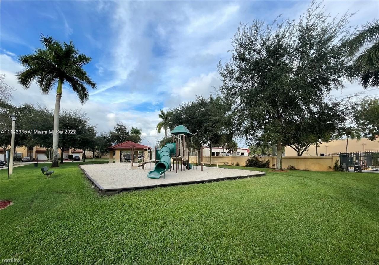 202 W Forest Oak Cir - Photo 2 of 5