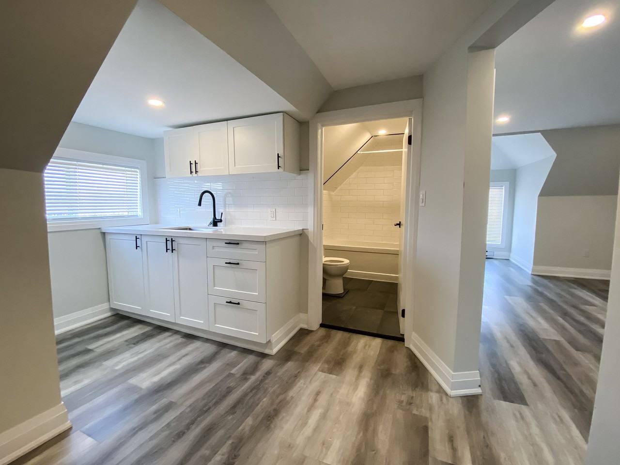 530 Brittania Ave - Photo 2 of 10