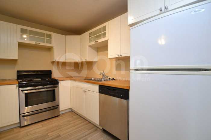 1324 W 11th St - Photo 2 of 19