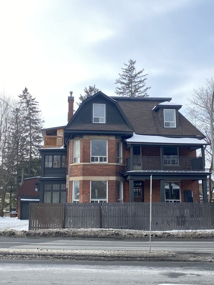 998 Bronson Avenue #3