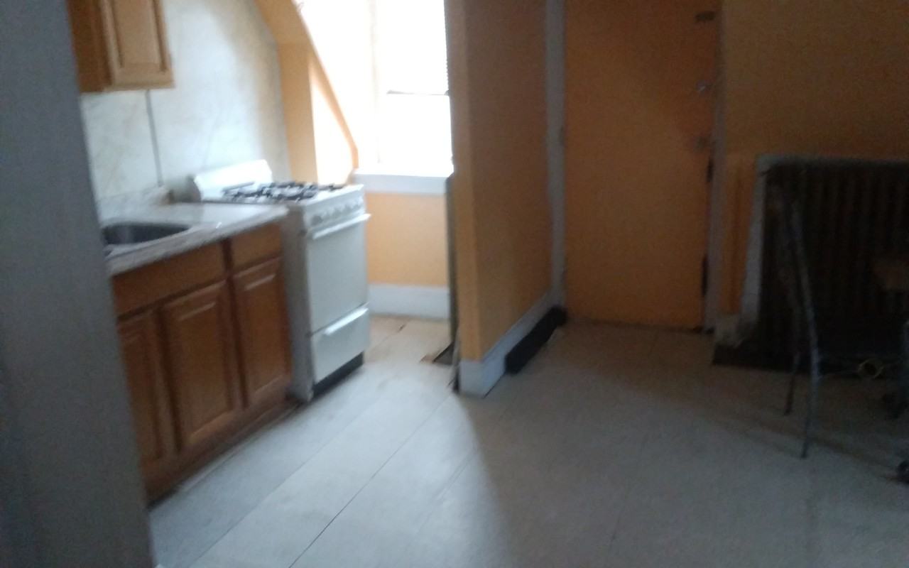 523 Oley St - Photo 5 of 11