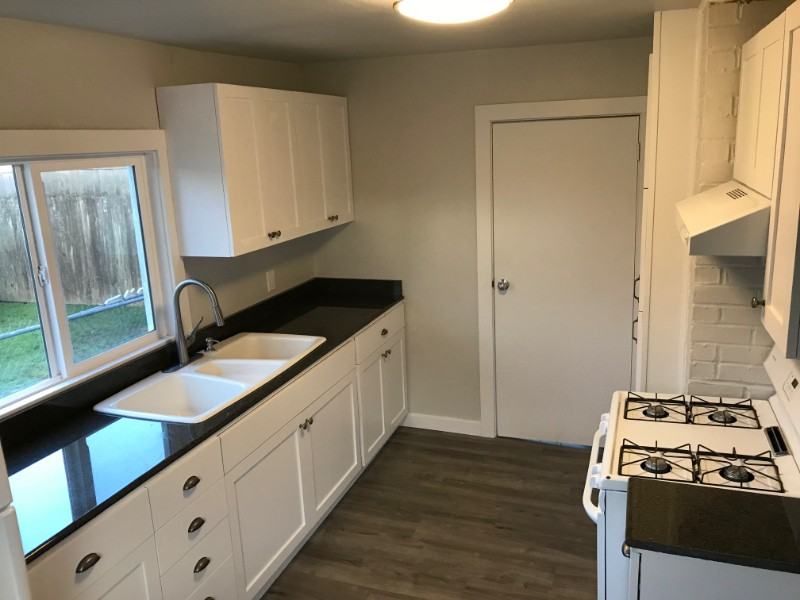 1002 Naval Ave - Photo 4 of 13