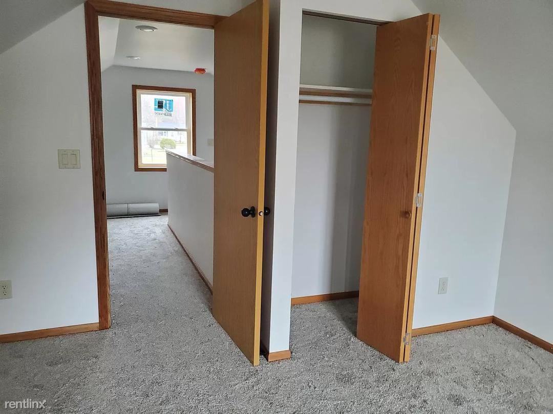 520 Leonard St - Photo 2 of 12