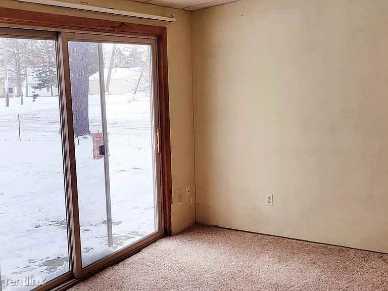 10736 Park Ln - Photo 2 of 13