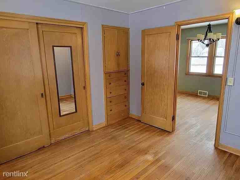 10736 Park Ln - Photo 3 of 13