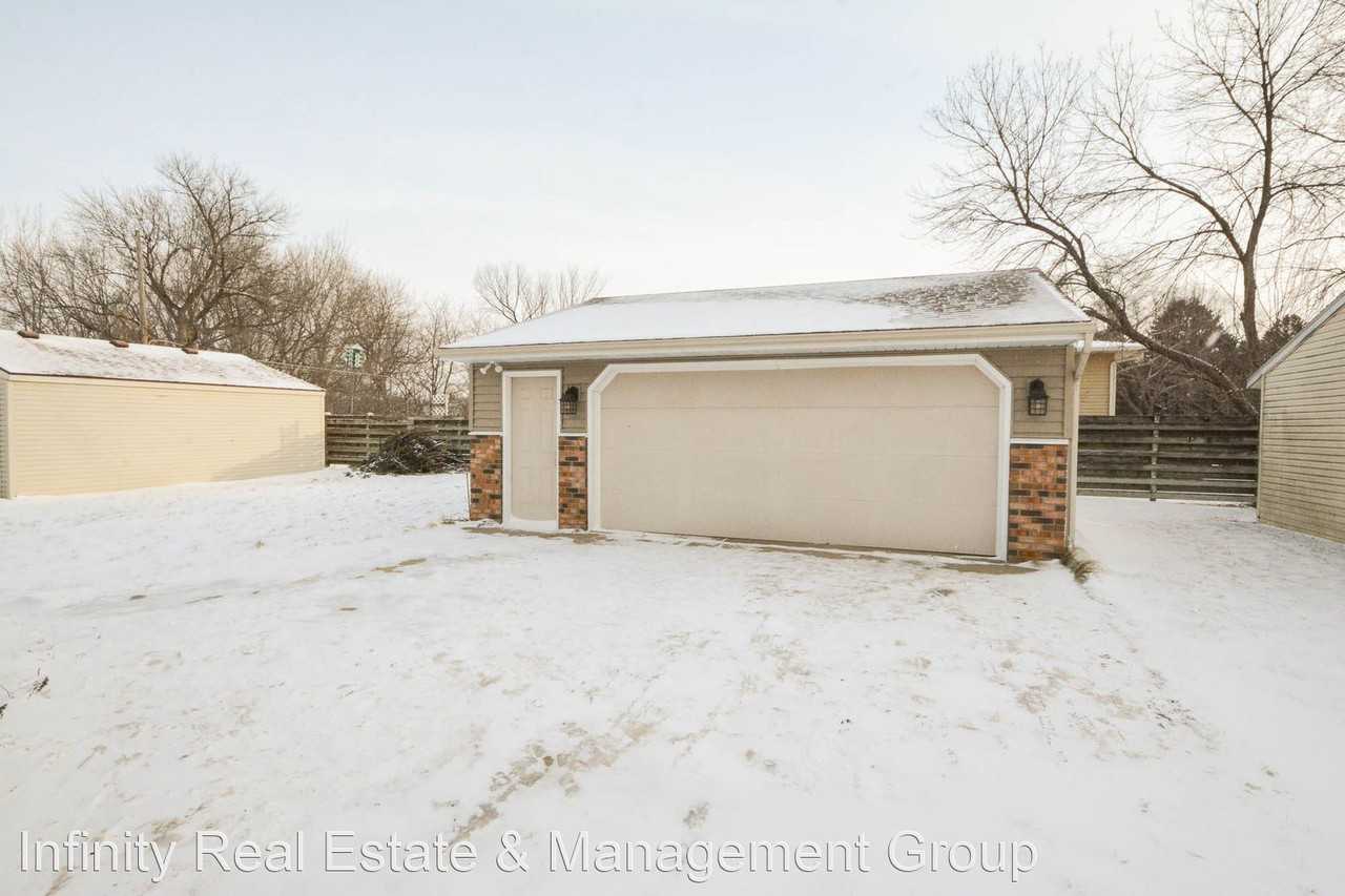 3212 E River Rd Ne - Photo 2 of 21