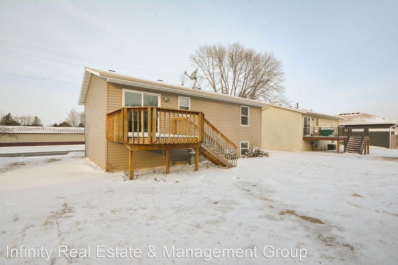 3212 E River Rd Ne - Photo 3 of 21