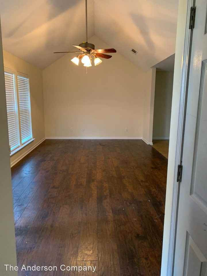 1410 Georgia Ave Se - Photo 2 of 9