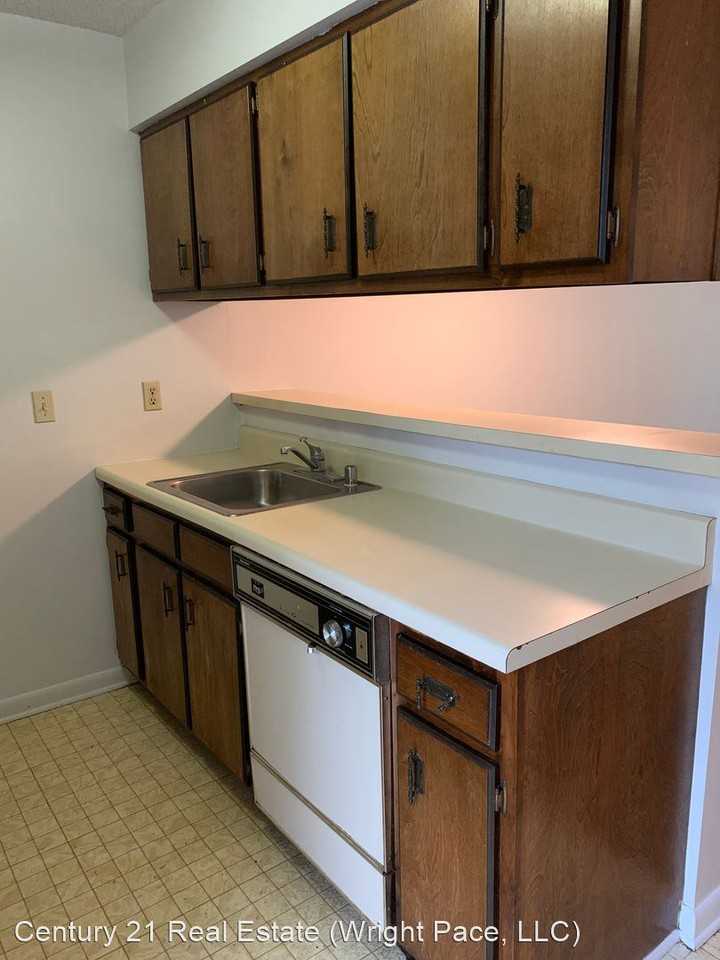 713 Strawn - Photo 3 of 8