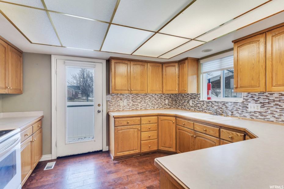 864 W 920 N - Photo 3 of 18