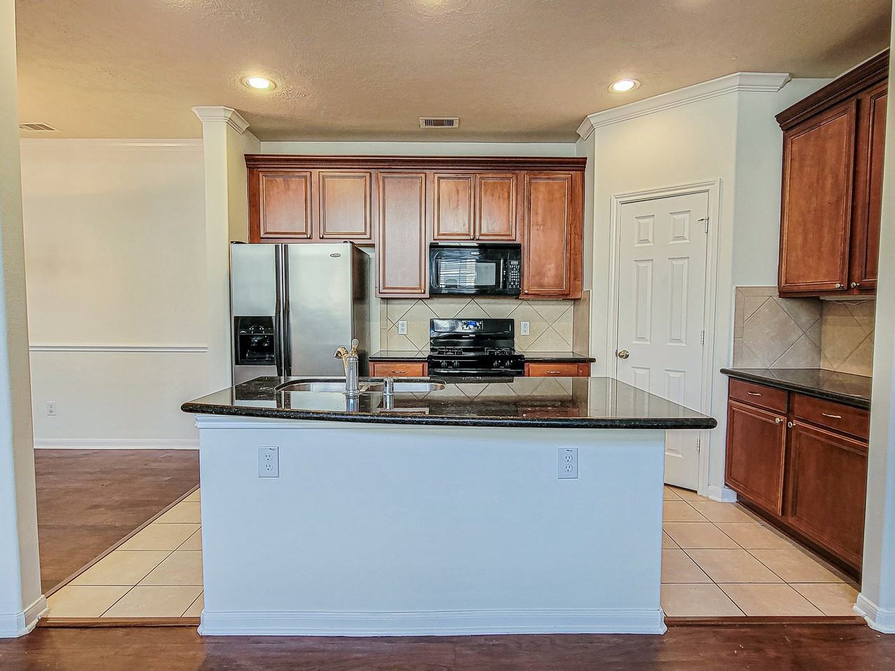 3611 Cedar Flats Ln - Photo 6 of 26