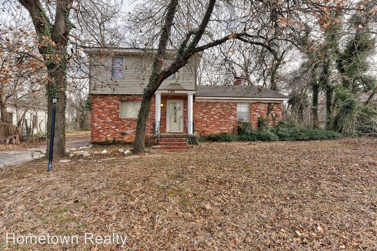 2200 N Saint Luke Ave - Photo 2 of 31