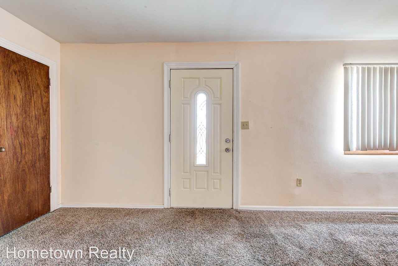 2200 N Saint Luke Ave - Photo 3 of 31