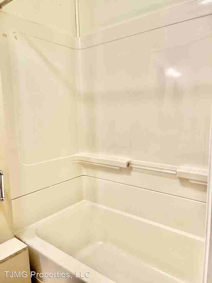 228-30 Duane Street - Photo 2 of 25