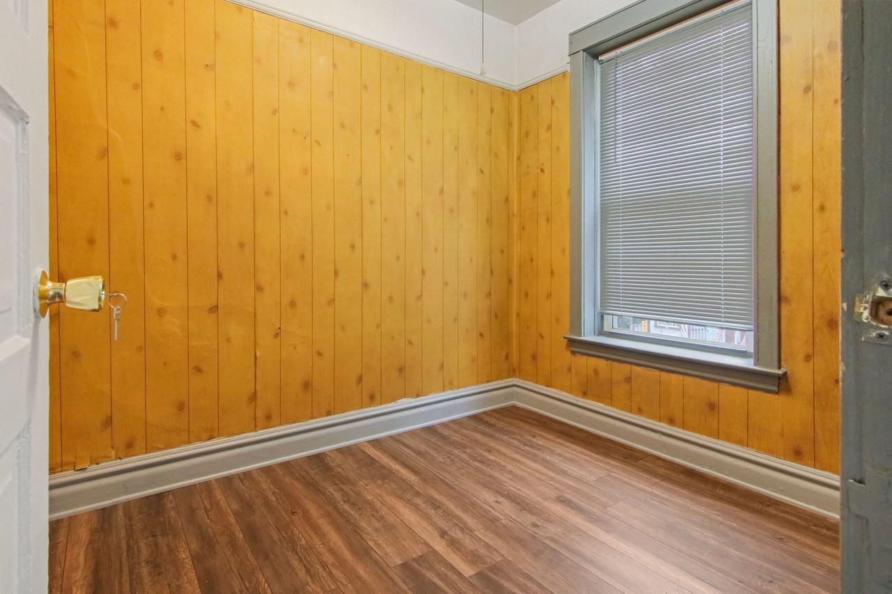 3128 W 38th St - Photo 2 of 13