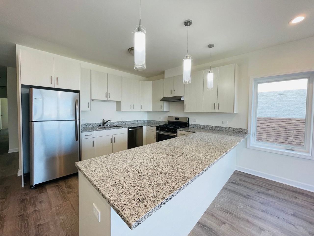 3220 S Ashland Ave - Photo 2 of 23