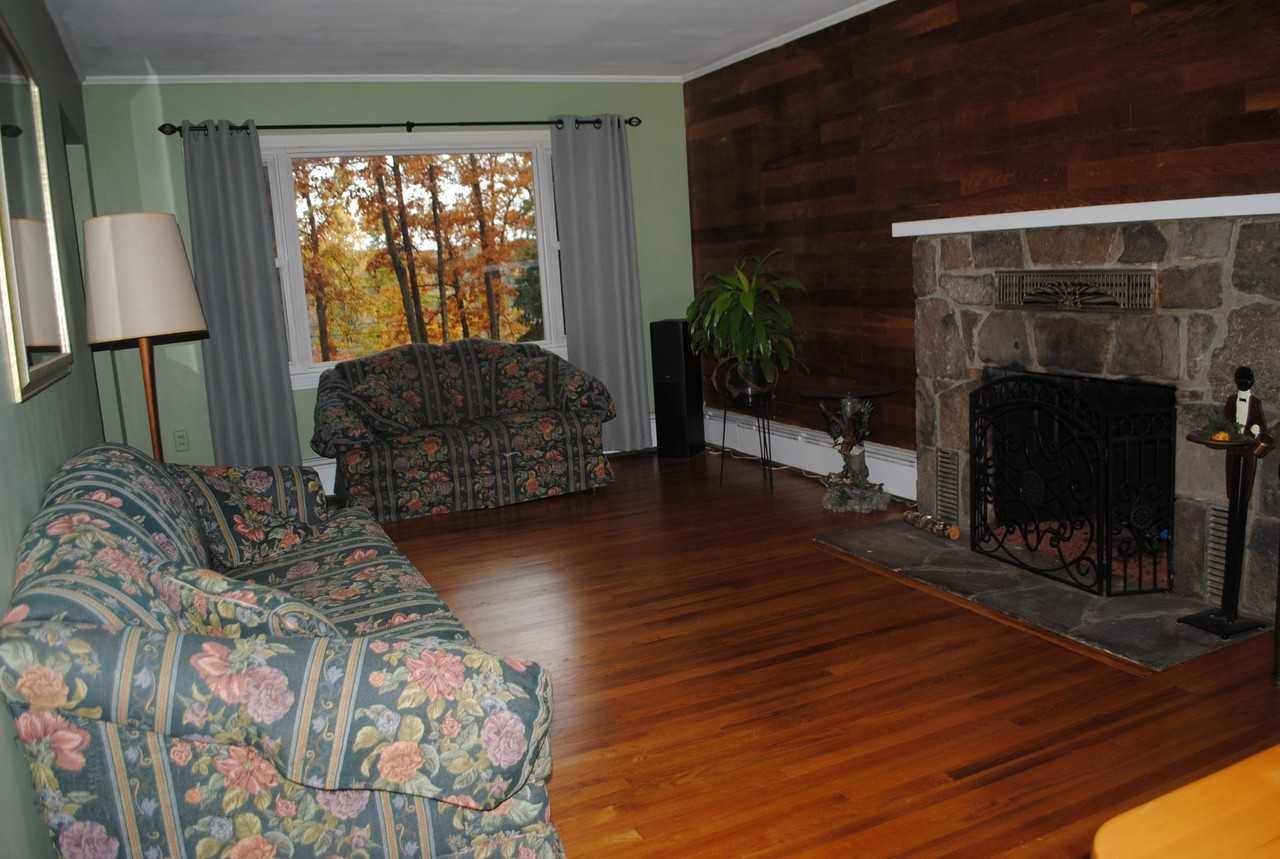 351 N Bradley Ln - Photo 2 of 16