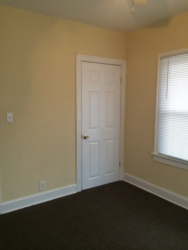 3824 E 67th Terrace - Photo 3 of 5