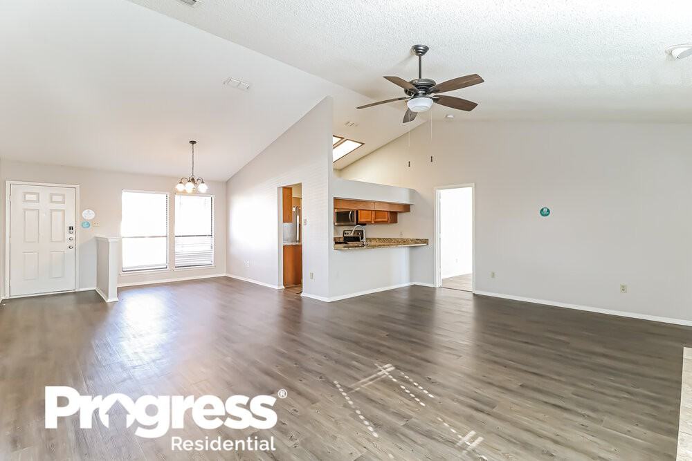 2917 Highlawn Ter - Photo 4 of 16