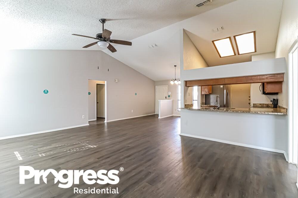 2917 Highlawn Ter - Photo 5 of 16