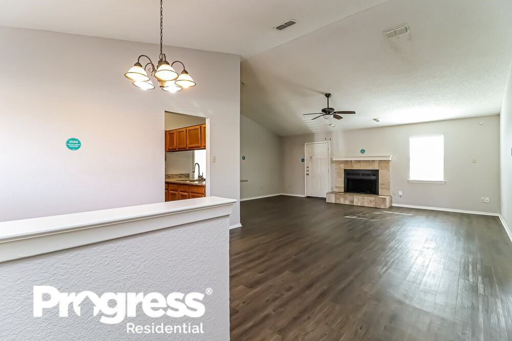 2917 Highlawn Ter - Photo 6 of 16