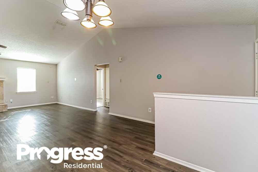2917 Highlawn Ter - Photo 7 of 16