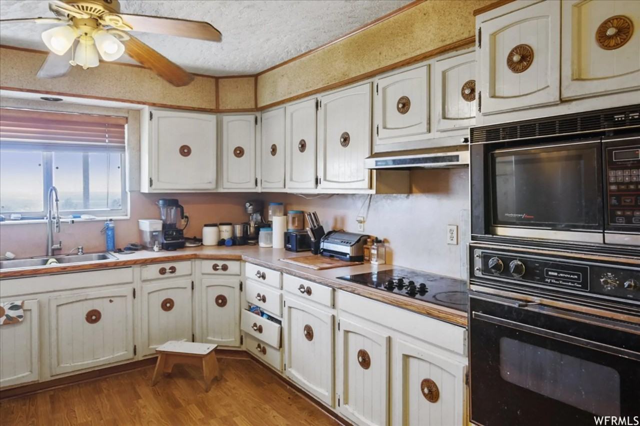 993 W 3800 N - Photo 2 of 20