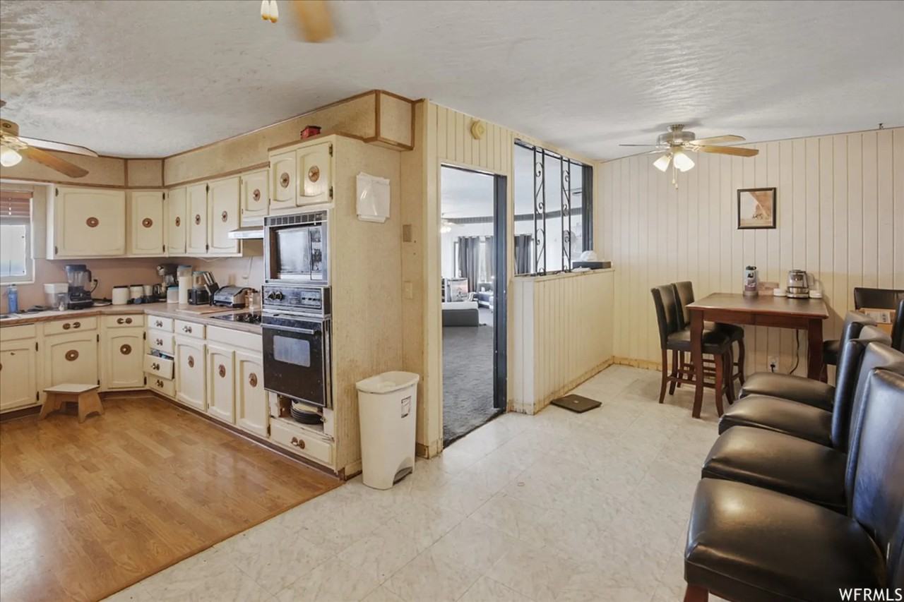 993 W 3800 N - Photo 3 of 20