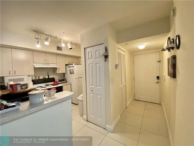 11177 11177 SW 8th St 308 - Photo 3 of 5