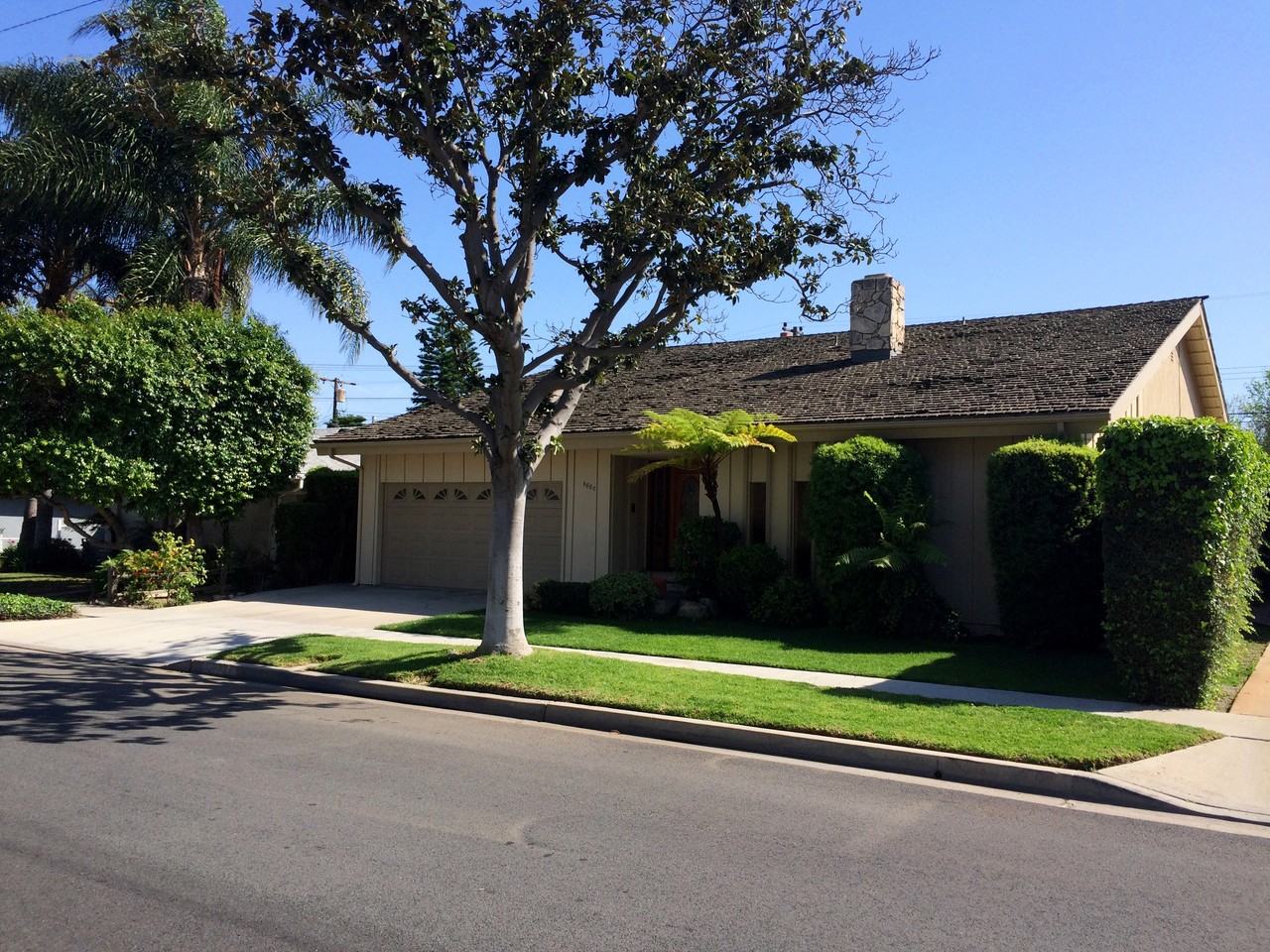 6880 E 11th St - Photo 2 of 25