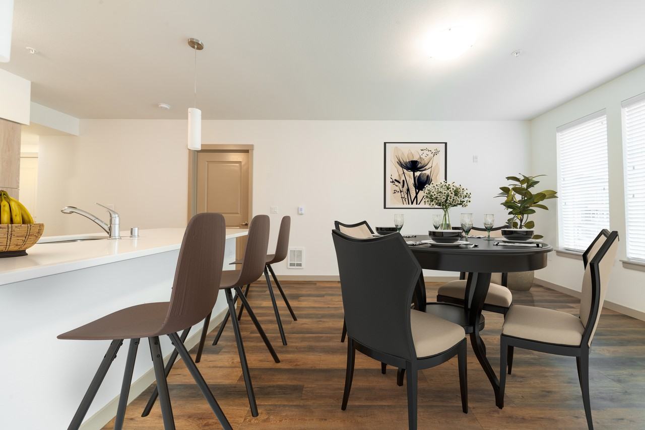 Monarch - Photo 2 of 51