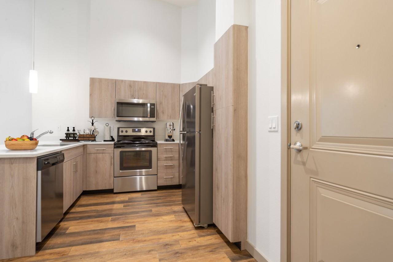 Monarch - Photo 5 of 51