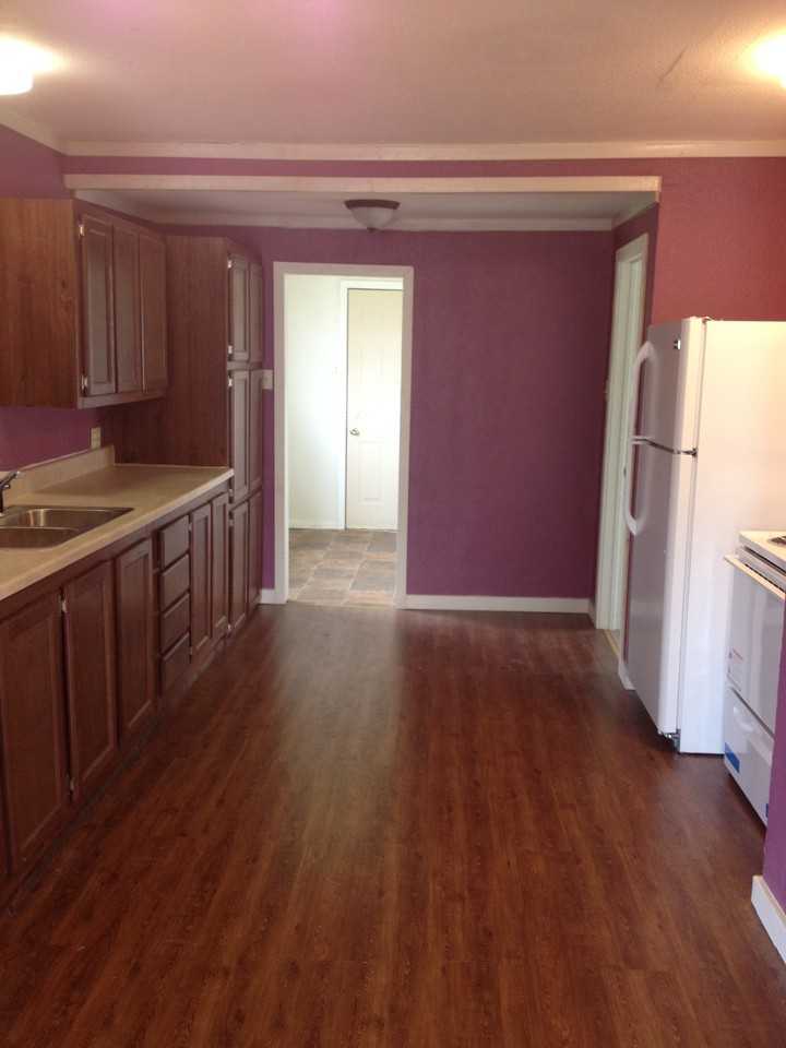 1007 Ashleman St - Photo 2 of 10