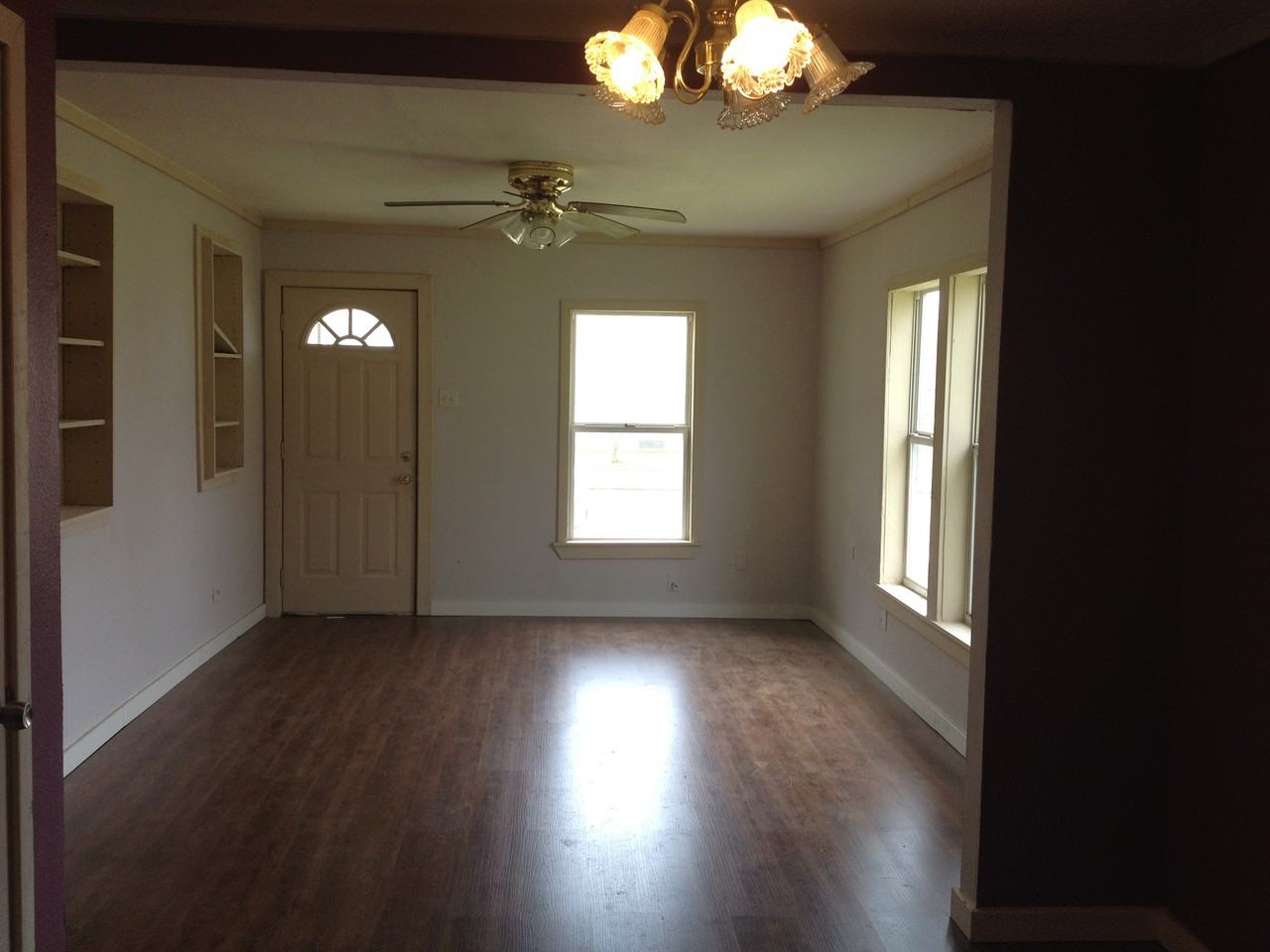 1007 Ashleman St - Photo 3 of 10