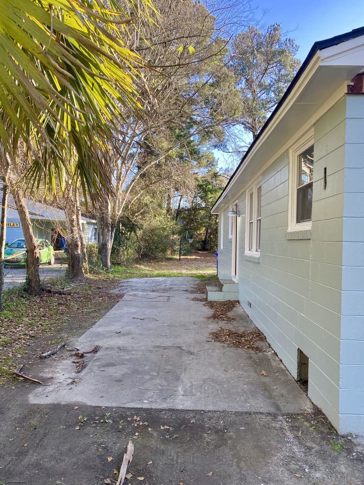 1533 Evergreen St - Photo 2 of 23