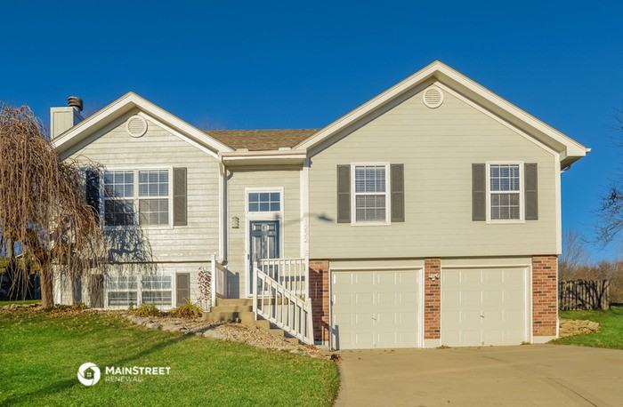 1222 Sw Windcrest Ct - Photo 2 of 18