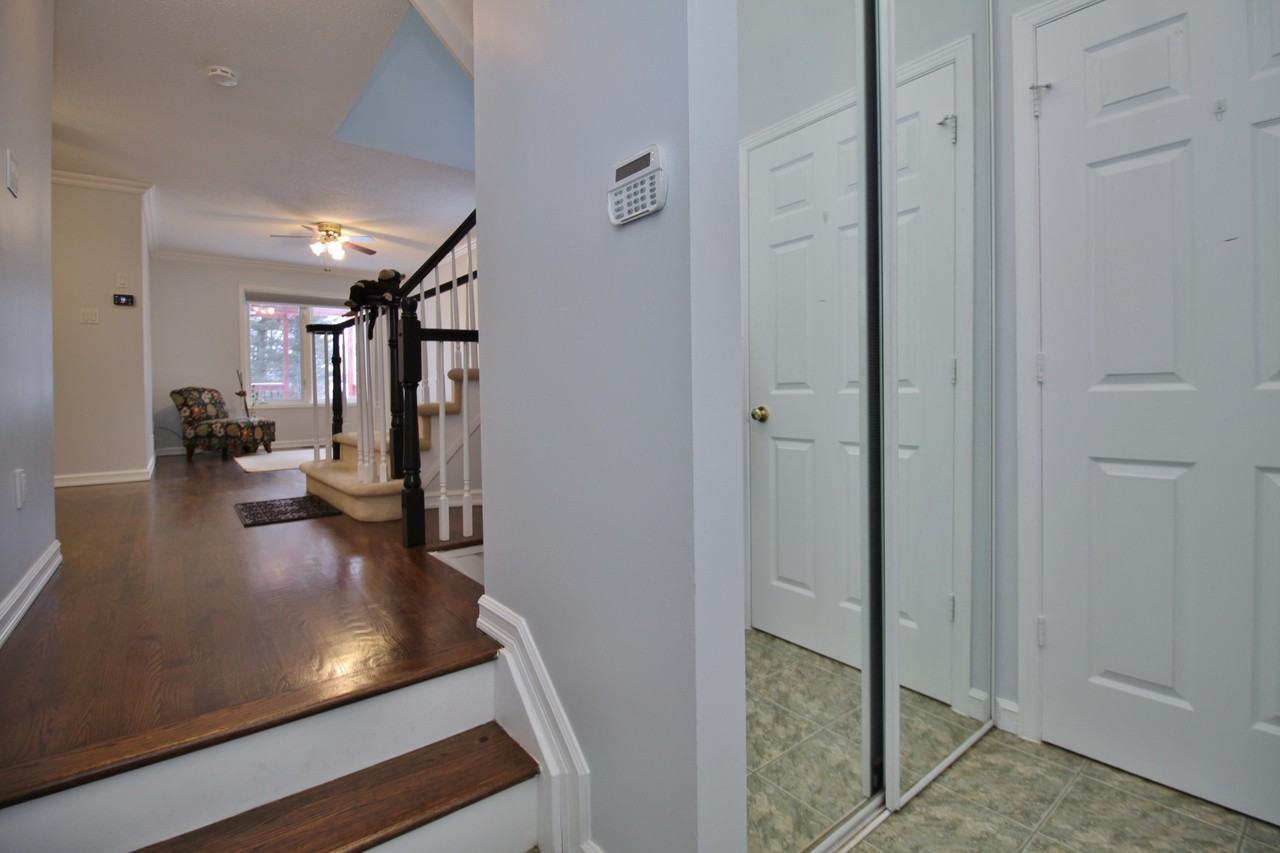 45 Hemlo Cr - Photo 2 of 33