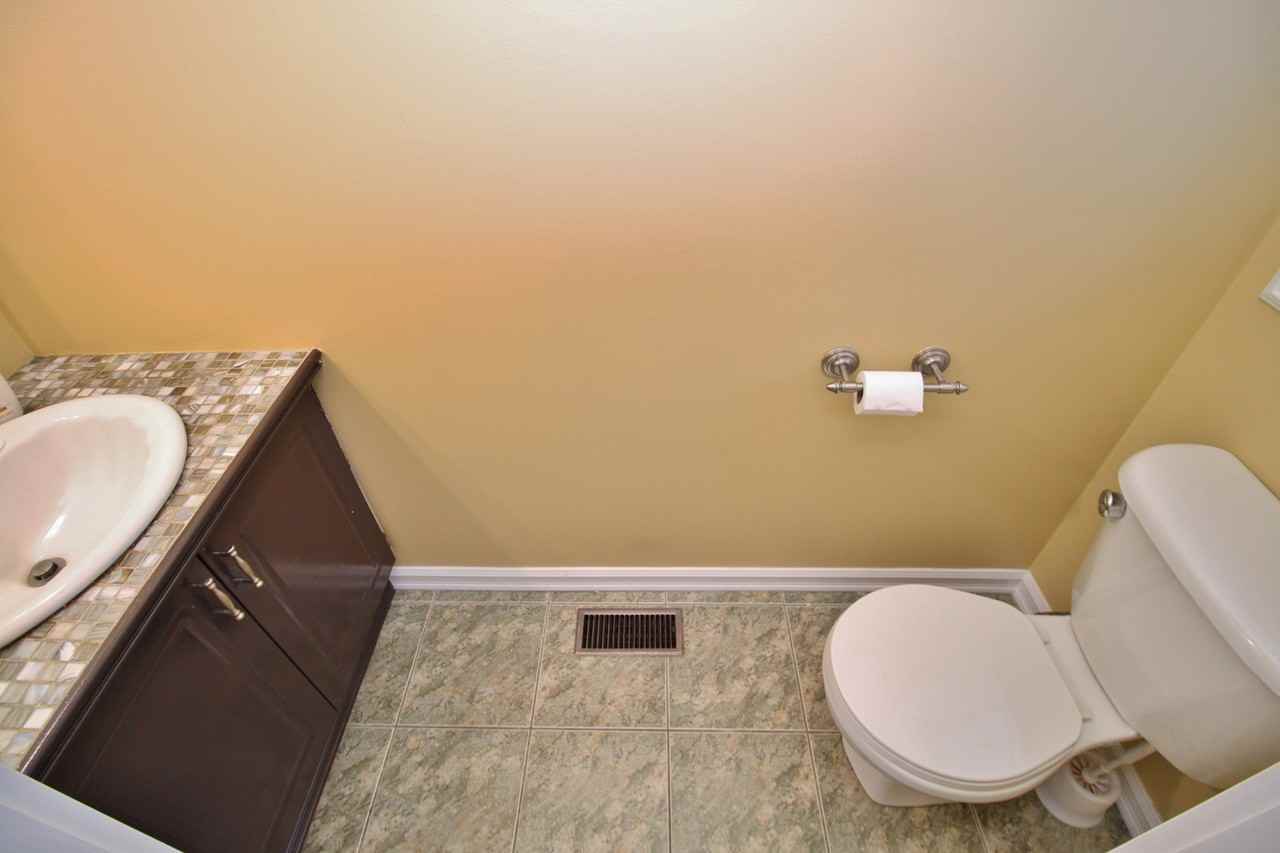 45 Hemlo Cr - Photo 3 of 33