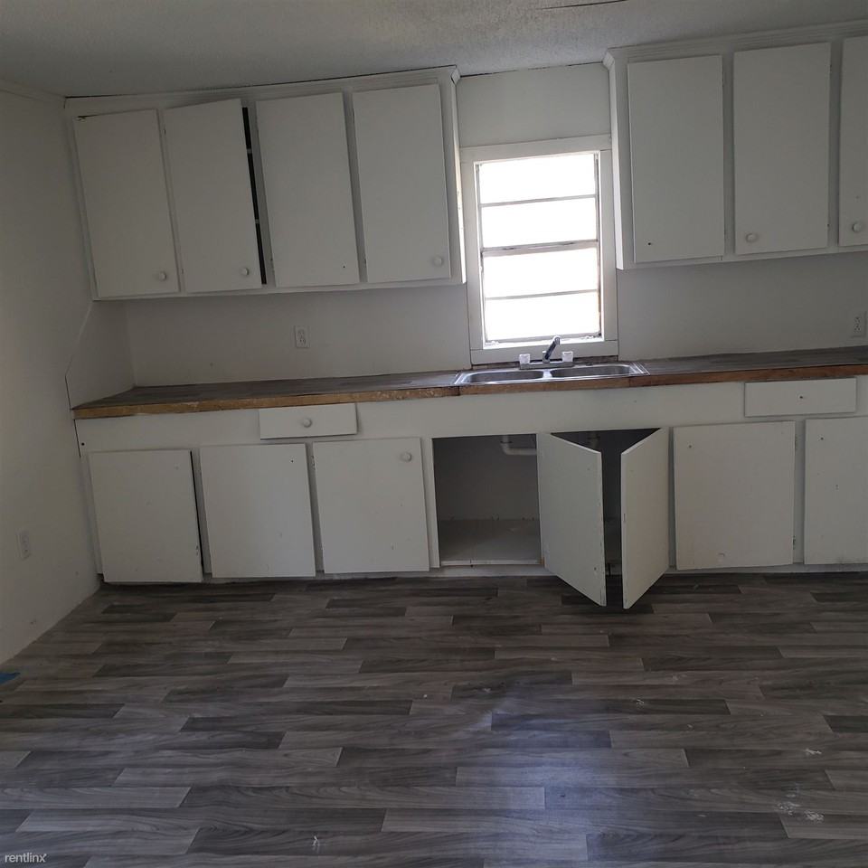 711 Carron St - Photo 2 of 5