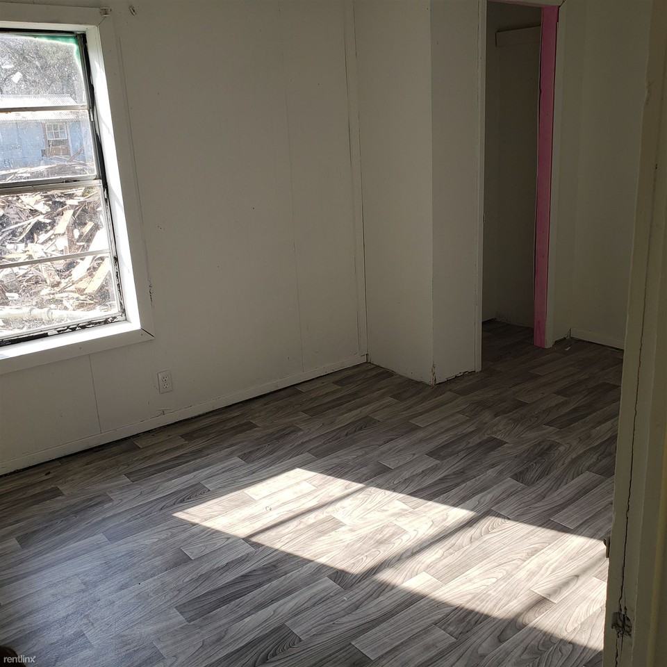 711 Carron St - Photo 3 of 5