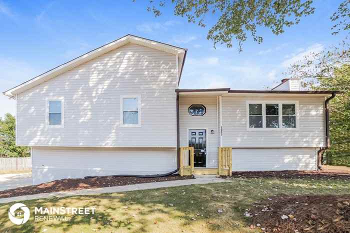 1354 Fairoaks Ct Sw - Photo 2 of 18