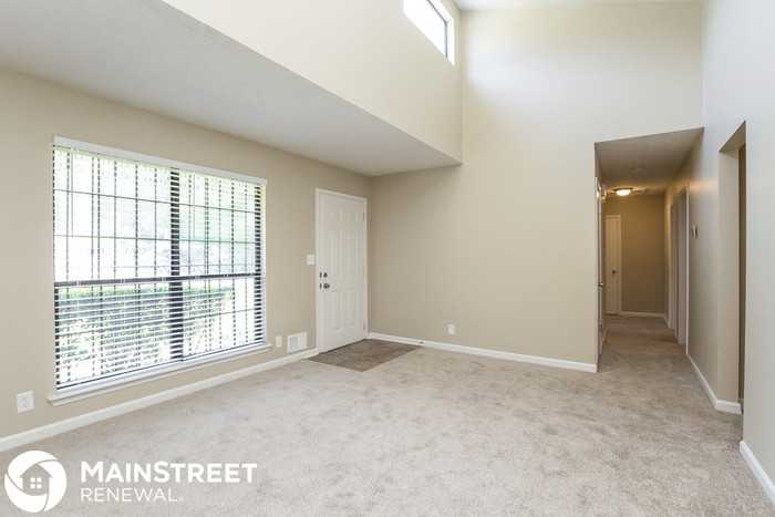4025 Majestic Dr Sw - Photo 3 of 16