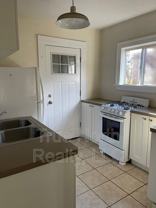 1681 1/2 Oak St - Photo 1 of 1