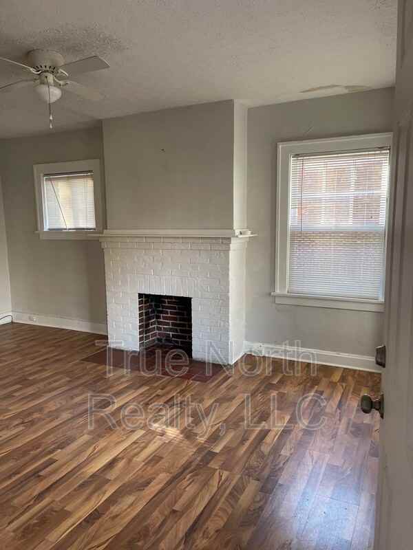 1681 1/2 Oak St - Photo 5 of 5