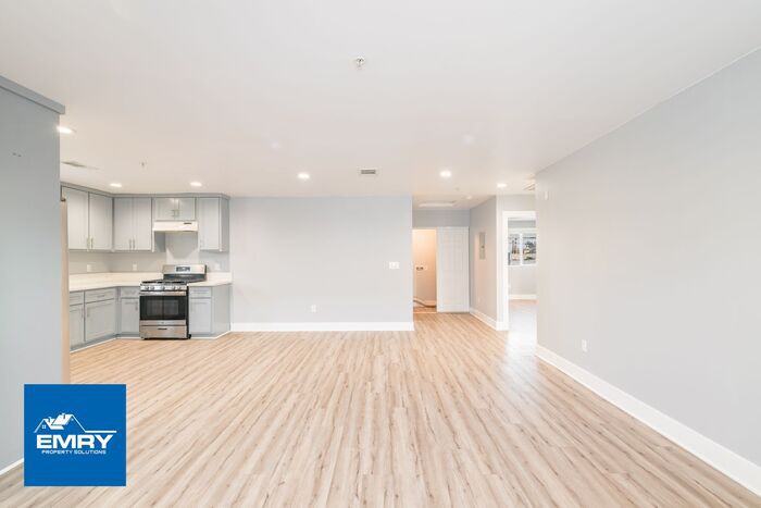 814 N Wilmington Blvd - Photo 2 of 4