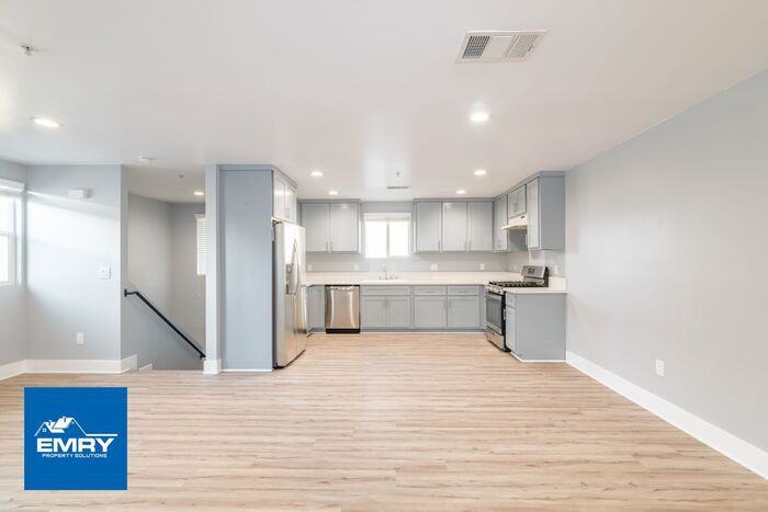 814 N Wilmington Blvd - Photo 3 of 4