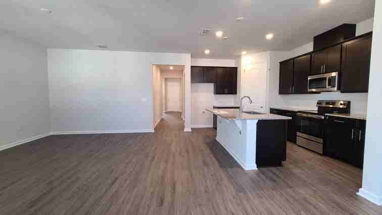 31752 Broadwater Ave - Photo 2 of 18