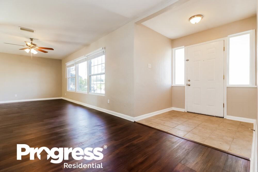 282 40th Ave Ne - Photo 3 of 16