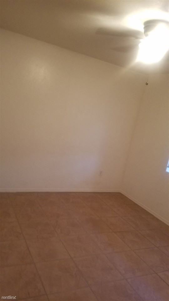 403 N Sunshine Blvd - Photo 2 of 7