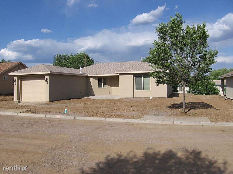 510 Los Pinos St - Photo 2 of 11